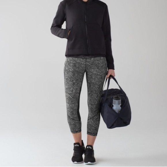 Lululemon Pace Rival Crop in Formation Alpine White Black sz 6 - Picture 2 of 13
